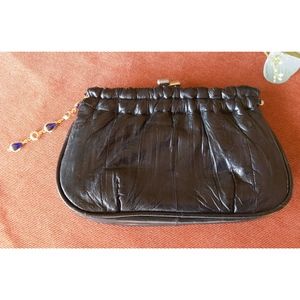 Vintage Womans Handheld Clasp Clutch With Charm